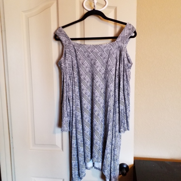 💙Cathrines cold shoulder💙 - Picture 1 of 2